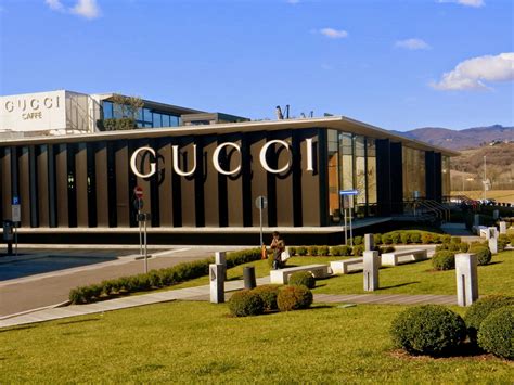 prada incisa valdarno|I migliori outlet di alta moda della Toscana.